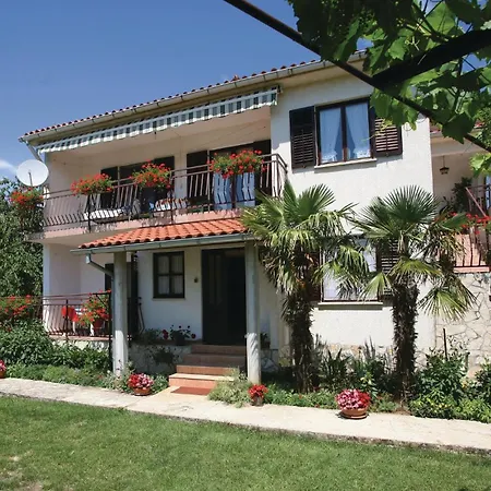 Labin Kapelica Apartamento *